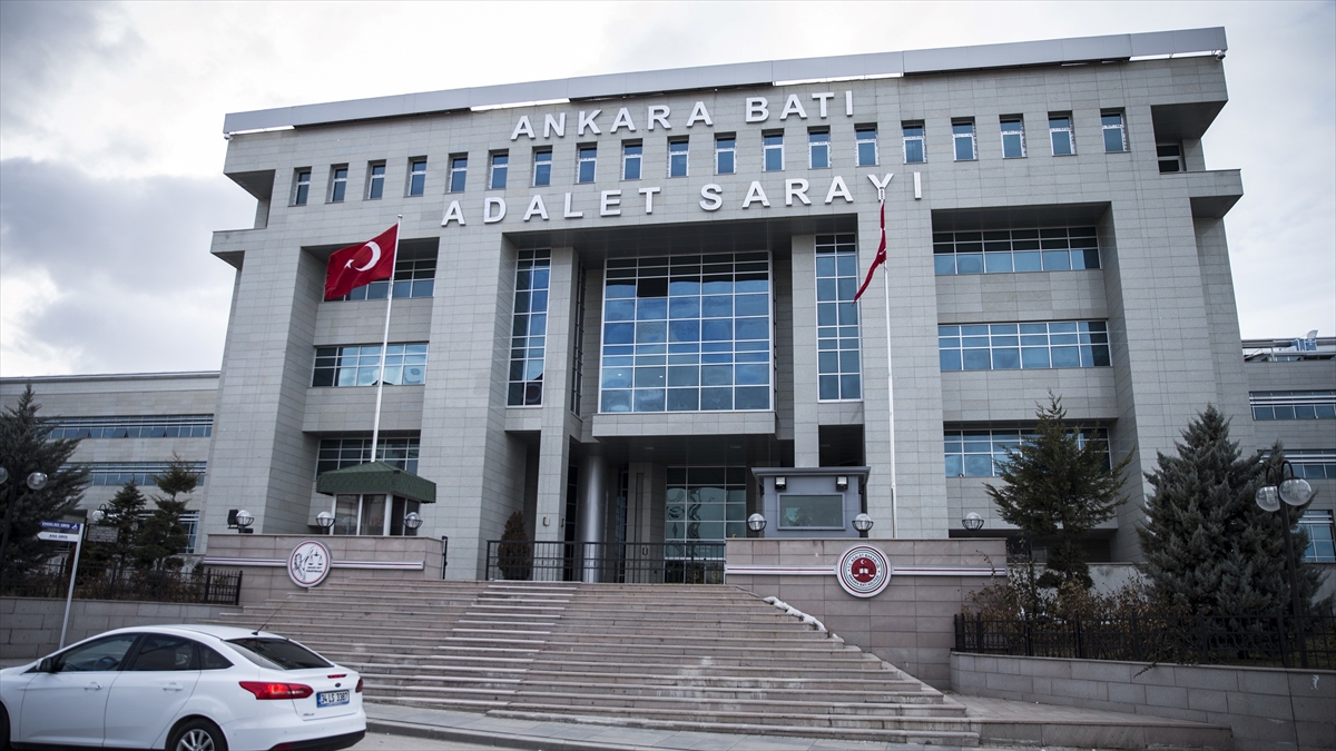 Ankara’da “yeni nesil suç örgütü” soruşturmasında 9 zanlı tutuklandı Ankara’da “yeni nesil suç örgütü” soruşturmasında 9 zanlı tutuklandı