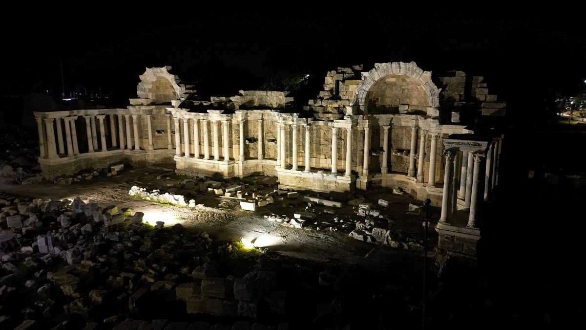 Antalya’nın antik mirası gece müzeciliğiyle aydınlandı