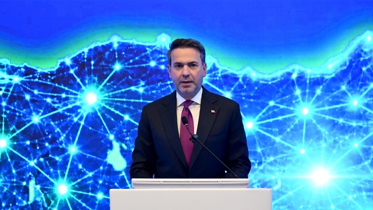 Bakan Bayraktar, Milli Enerji 2040 vizyonunun açıklanacağını bildirdi Bakan Bayraktar, Milli Enerji 2040 vizyonunun açıklanacağını bildirdi