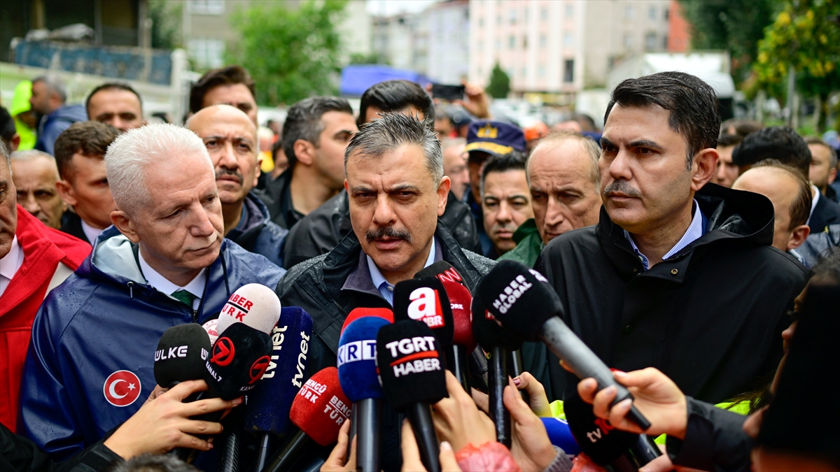 Bakan Çiftçi: İstanbul’da 46 bin arkadaşımız çalışmalarına aralıksız devam ediyor Bakan Çiftçi: İstanbul’da 46 bin arkadaşımız çalışmalarına aralıksız devam ediyor