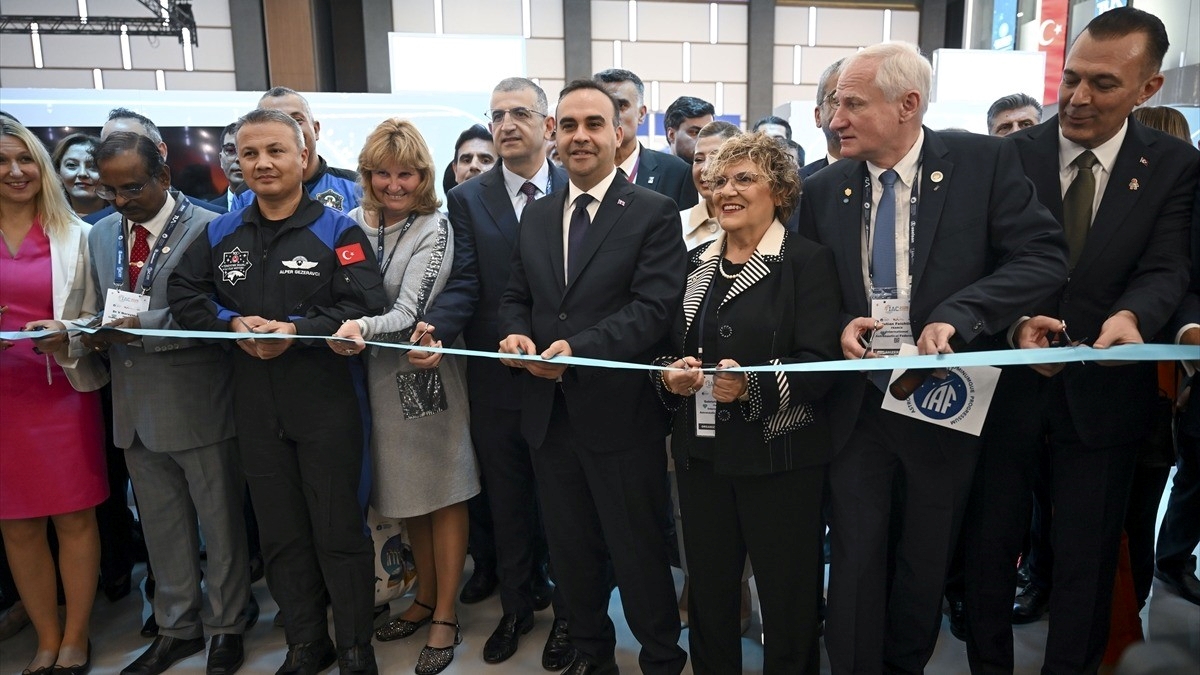 Bakan Kacır, 77. Uluslararası Uzay Kongresi kapsamında fuar alanının açılışını yaptı Bakan Kacır, 77. Uluslararası Uzay Kongresi kapsamında fuar alanının açılışını yaptı