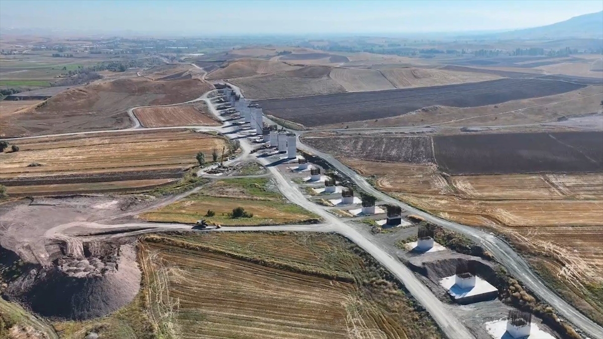 Bakan Uraloğlu: Ankara-Samsun hızlı demir yolu hattının Delice-Çorum etabında ilerleme yüzde 40’ı aştı