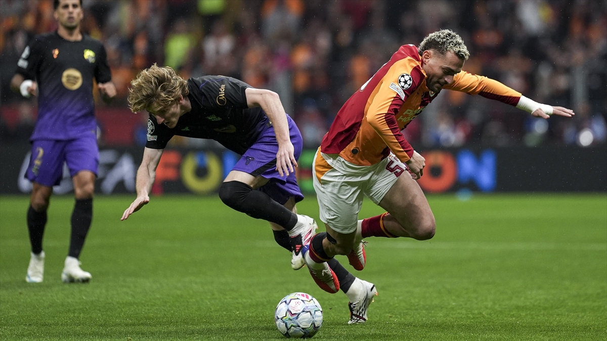 Barcelona’ya 4-1 yenilen Galatasaray, “Devler Ligi”nde puanla tanışamadı