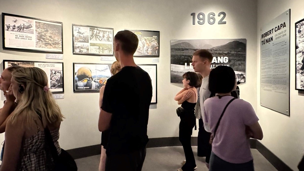 Batılı turistler, Vietnam’daki savaşın yıkıcı etkileriyle bu müzede yüzleşiyor Batılı turistler, Vietnam’daki savaşın yıkıcı etkileriyle bu müzede yüzleşiyor
