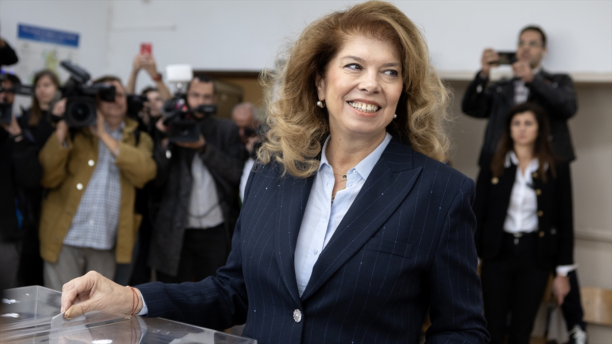 Bulgaristan’da sandık çıkış anketlerine göre mevcut cumhurbaşkanı seçimi önde götürüyor Bulgaristan’da sandık çıkış anketlerine göre mevcut cumhurbaşkanı seçimi önde götürüyor