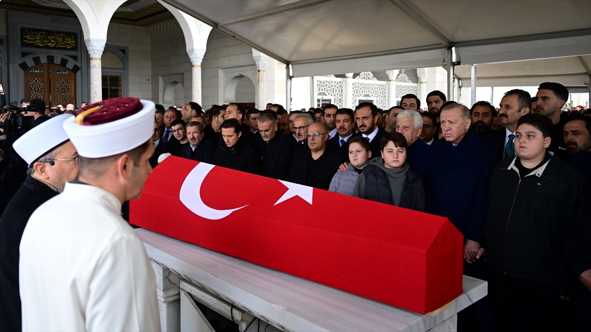 Cumhurbaşkanı Erdoğan, Üsküdar Belediye Başkan Vekili Gültekin’in cenaze törenine katıldı Cumhurbaşkanı Erdoğan, Üsküdar Belediye Başkan Vekili Gültekin’in cenaze törenine katıldı