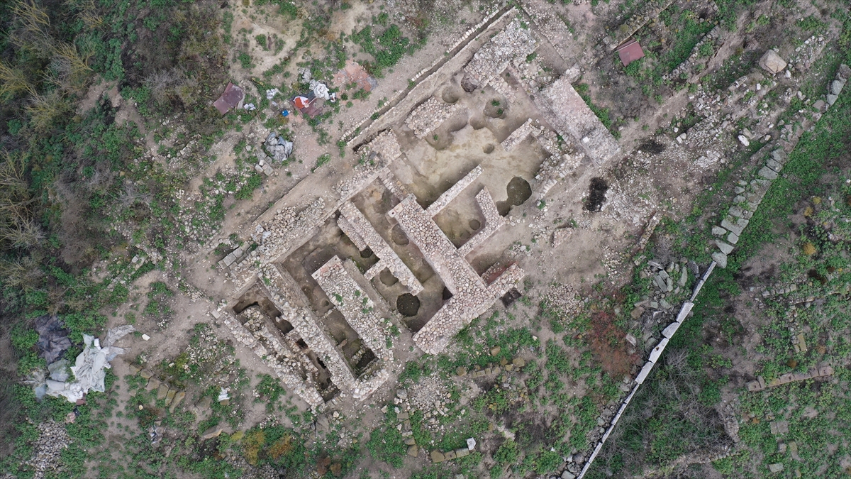 Daskyleion Antik Kenti’ndeki fırında 2 bin 600 yıllık karbonlaşmış tohumlar bulundu