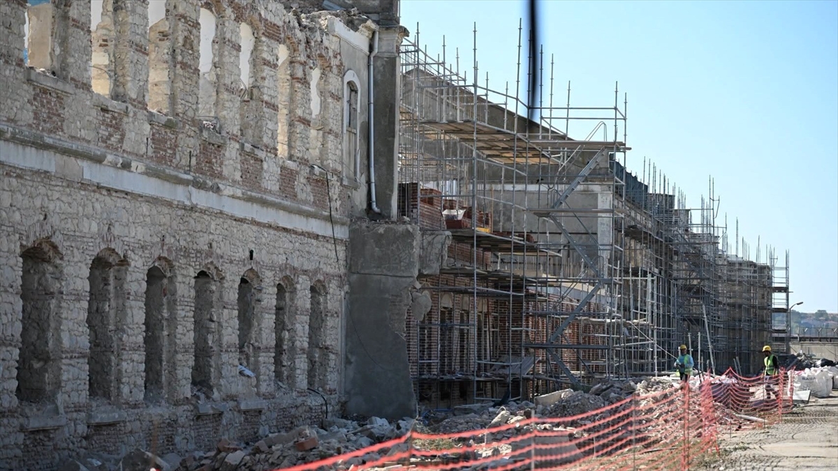Edirne’de Asakir-i Mansure-i Muhammediye ordusu için kurulan tarihi askeri kışlanın restorasyonu sürüyor