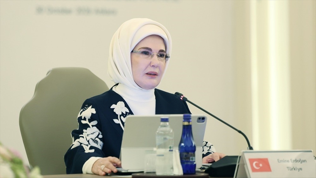 Emine Erdoğan: Kadınların toplum hayatında güçlü konumları olması, medeniyet coğrafyamıza yabancı bir tecrübe değildir Emine Erdoğan: Kadınların toplum hayatında güçlü konumları olması, medeniyet coğrafyamıza yabancı bir tecrübe değildir