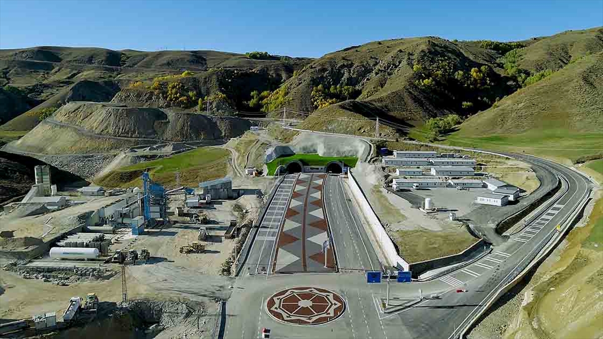 Erzurum-Rize yolundaki Dallıkavak Tüneli yarın hizmete açılacak Erzurum-Rize yolundaki Dallıkavak Tüneli yarın hizmete açılacak