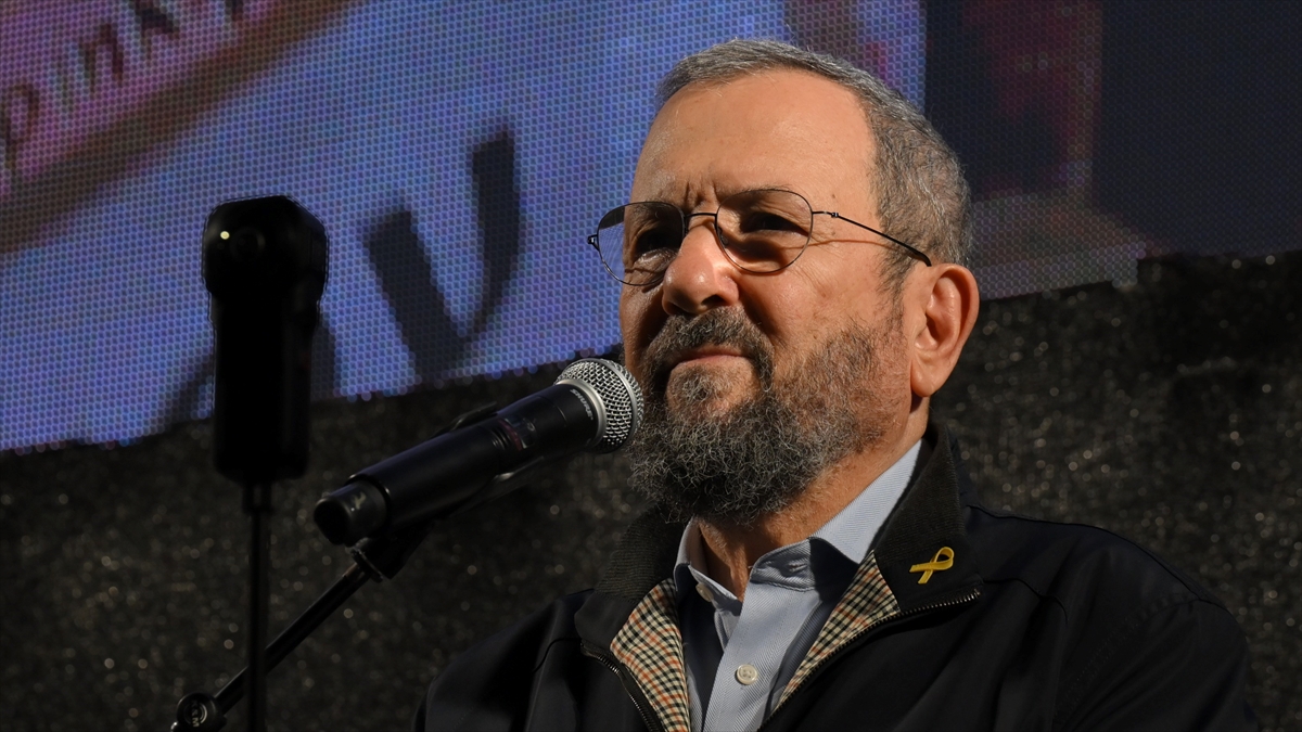 Eski İsrail Başbakanı Barak: Netanyahu seçimleri erteleyebilecek bir savaşa zemin hazırlıyor