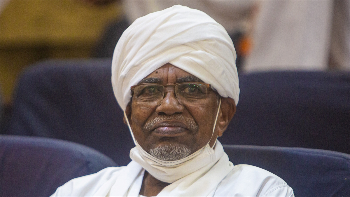Eski Sudan Cumhurbaşkanı Beşir’in ailesi, Beşir’in yurt dışında tedavi görmesini istiyor Eski Sudan Cumhurbaşkanı Beşir’in ailesi, Beşir’in yurt dışında tedavi görmesini istiyor