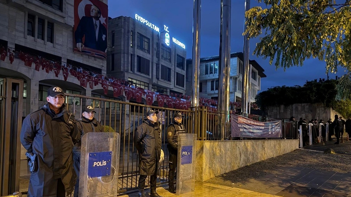 Eyüpsultan Belediye Başkanı Özmen’in de aralarında olduğu 28 şüpheli gözaltına alındı