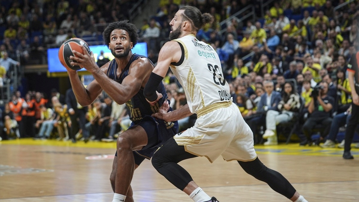 Fenerbahçe Tarfin, Dubai Basketbol’u 76-66 yendi Fenerbahçe Tarfin, Dubai Basketbol’u 76-66 yendi