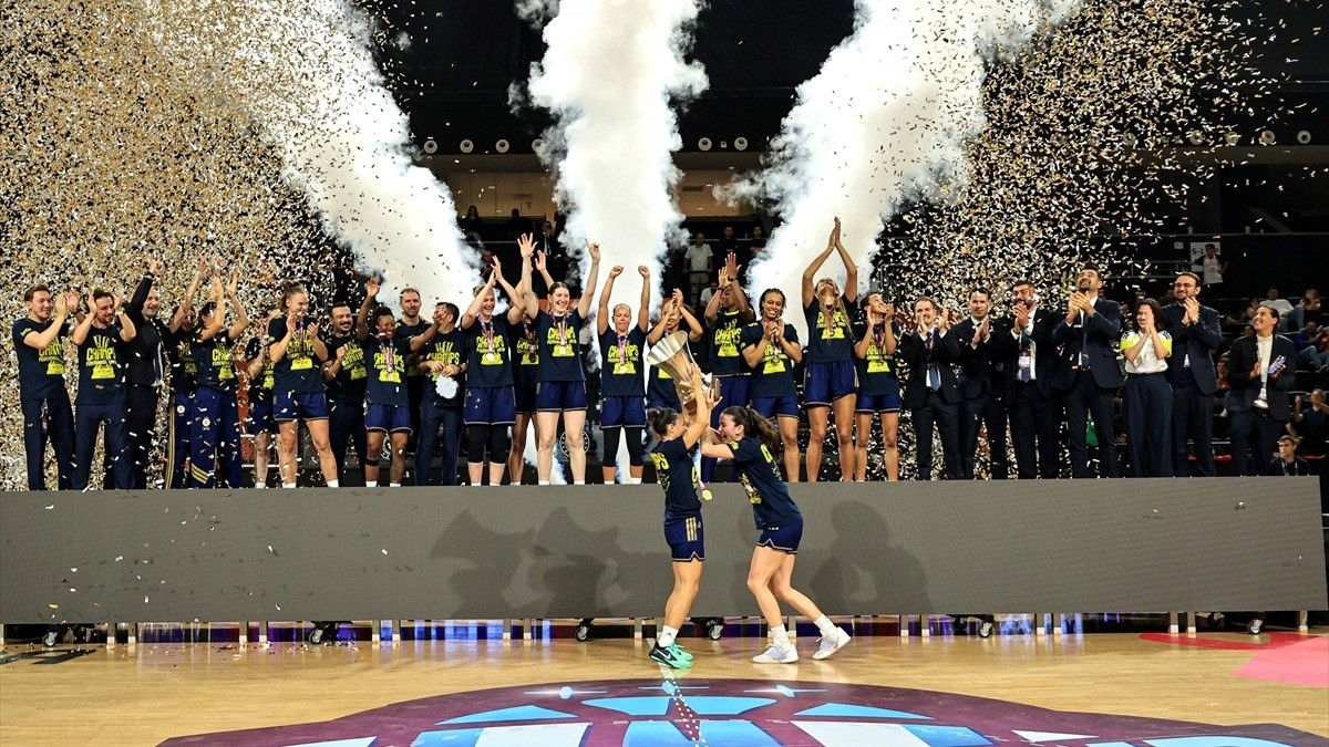 Fenerbahçe Tarfin FIBA Kadınlar Süper Kupa’nın sahibi oldu Fenerbahçe Tarfin FIBA Kadınlar Süper Kupa’nın sahibi oldu