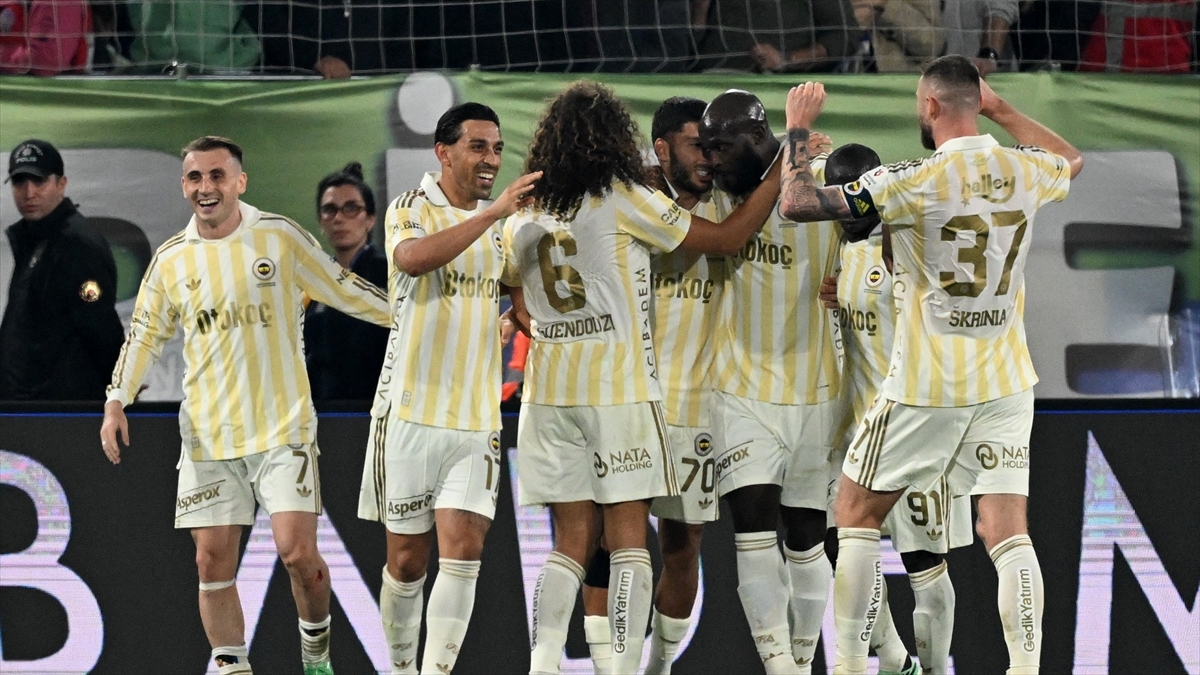 Fenerbahçe, UEFA Şampiyonlar Ligi’nde yarın Aston Villa’ya konuk olacak Fenerbahçe, UEFA Şampiyonlar Ligi’nde yarın Aston Villa’ya konuk olacak