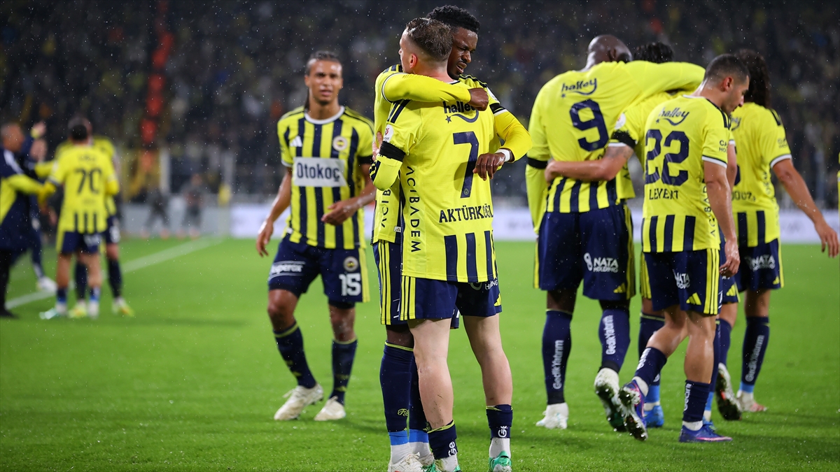 Fenerbahçe, UEFA Şampiyonlar Ligi’nde yarın Slavia Prag’ı konuk edecek Fenerbahçe, UEFA Şampiyonlar Ligi’nde yarın Slavia Prag’ı konuk edecek