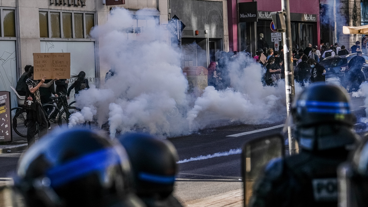 Fransa’nın pek çok kentinde öğrenci eylemleri devam ediyor Fransa’nın pek çok kentinde öğrenci eylemleri devam ediyor