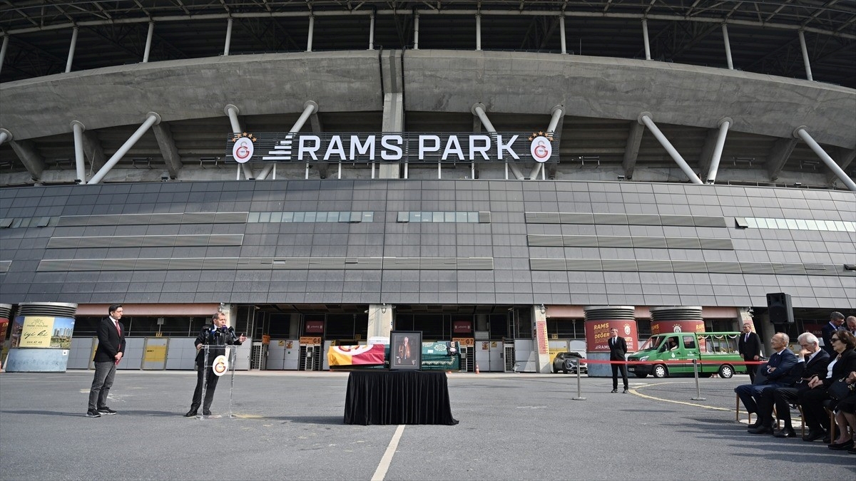 Galatasaray Kulübünün vefat eden en kıdemli üyesi Ali Fuat Diriker için tören düzenlendi Galatasaray Kulübünün vefat eden en kıdemli üyesi Ali Fuat Diriker için tören düzenlendi