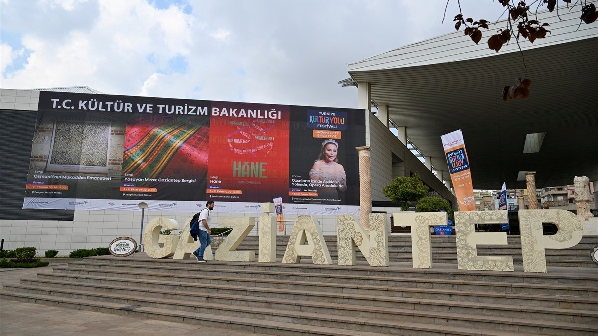 GastroAntep Kültür Yolu Festivali kapsamında Zeugma Mozaik Müzesi’nde 4 sergi açıldı GastroAntep Kültür Yolu Festivali kapsamında Zeugma Mozaik Müzesi’nde 4 sergi açıldı
