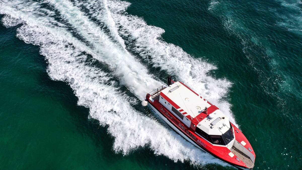 Hava ve deniz ambulanslarıyla 121 bin 832 vatandaşa sağlık hizmeti sunuldu