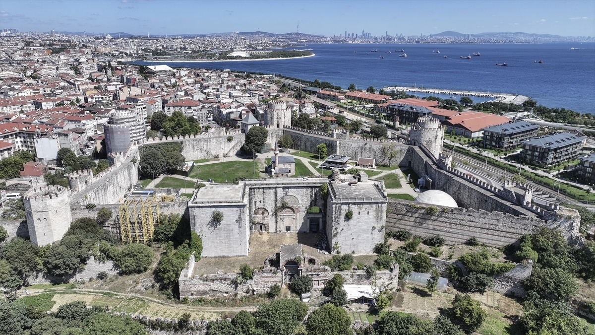 İmparatorların zafer törenlerinden Yedikule’ye uzanan 1600 yıllık Altın Kapı İmparatorların zafer törenlerinden Yedikule’ye uzanan 1600 yıllık Altın Kapı