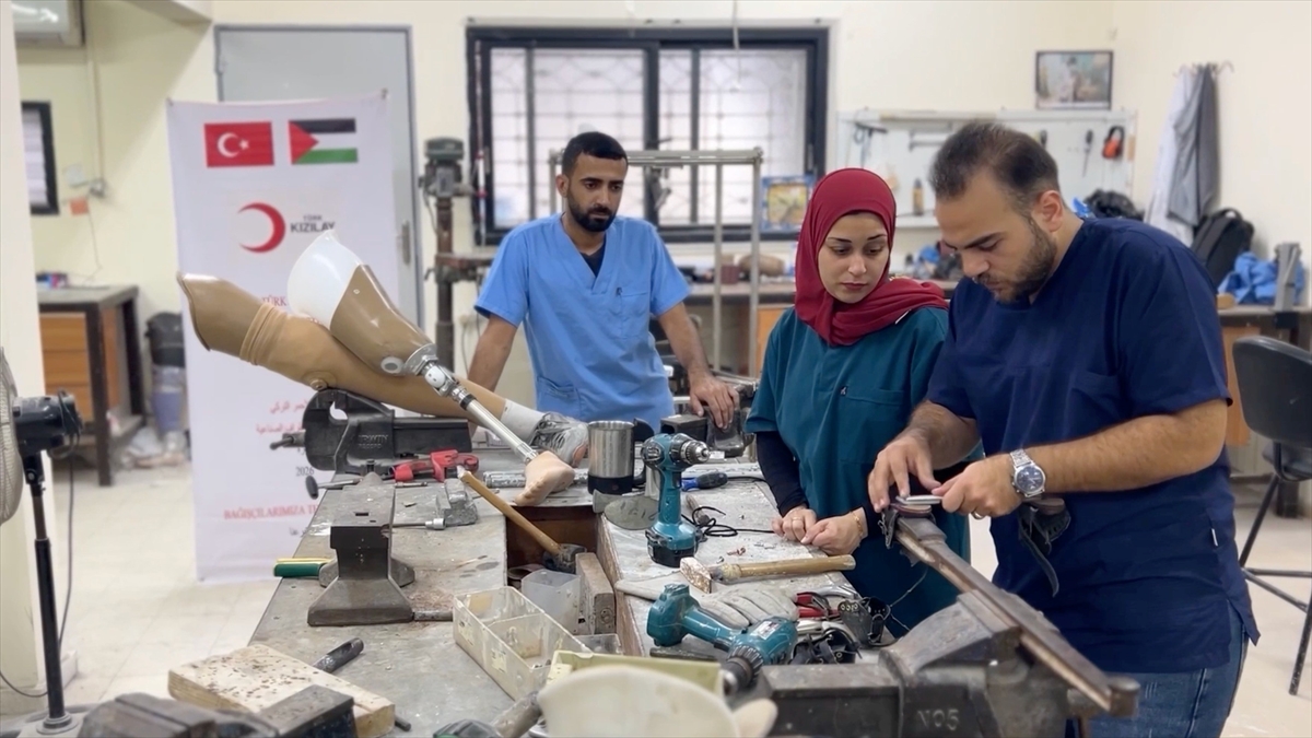 İsrail askerlerince protezine el konulan Gazzeli, Türk Kızılayın desteğiyle yeniden yürüyebileceği günü bekliyor İsrail askerlerince protezine el konulan Gazzeli, Türk Kızılayın desteğiyle yeniden yürüyebileceği günü bekliyor