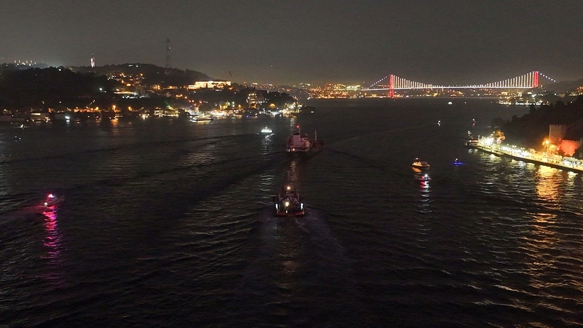 İstanbul Boğazı’nda gemi trafiği arızalanan tanker nedeniyle askıya alındı İstanbul Boğazı’nda gemi trafiği arızalanan tanker nedeniyle askıya alındı