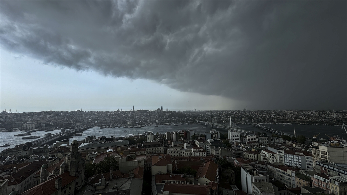 İstanbul dahil bazı bölgelerde salı günü kuvvetli yağış bekleniyor İstanbul dahil bazı bölgelerde salı günü kuvvetli yağış bekleniyor