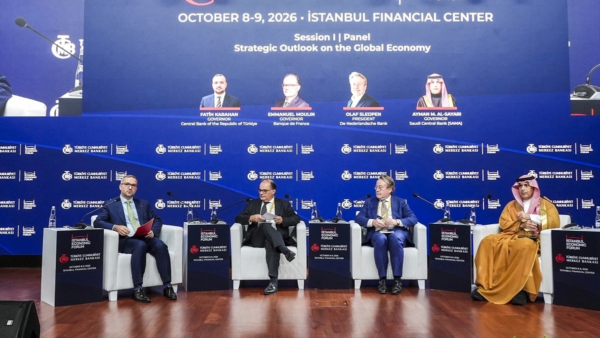 İstanbul Ekonomi Forumu’nda “Küresel Ekonomide Stratejik Görünüm” paneli düzenlendi İstanbul Ekonomi Forumu’nda “Küresel Ekonomide Stratejik Görünüm” paneli düzenlendi