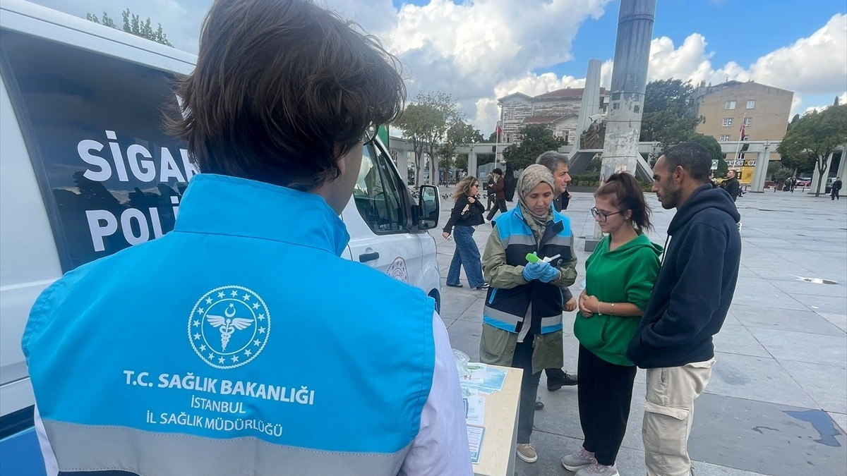İstanbul’da tütünle mücadele için kurulan özel ekip sigarayı bırakmak isteyenler için sahada