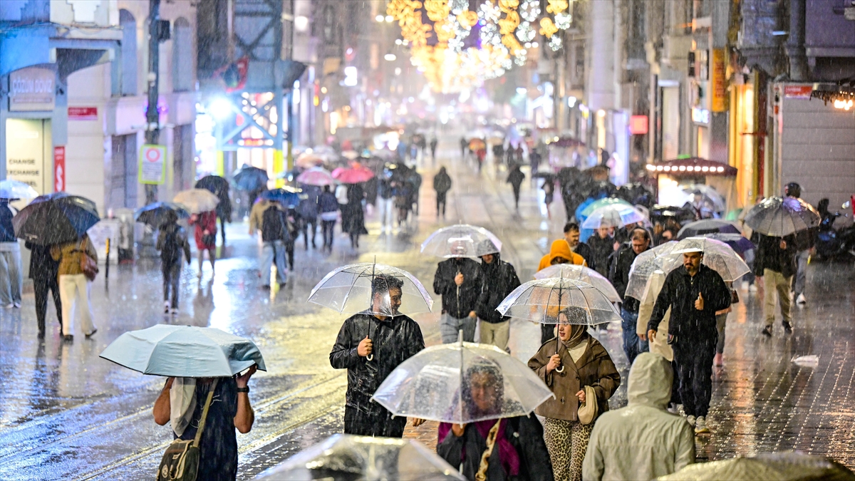 İstanbul’un da aralarında bulunduğu 5 ilde yarın için turuncu kodlu meteorolojik uyarı İstanbul’un da aralarında bulunduğu 5 ilde yarın için turuncu kodlu meteorolojik uyarı