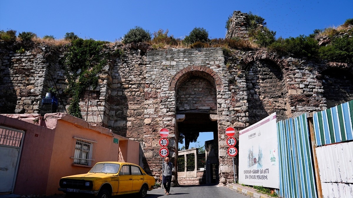 İstanbul’un ilk kuşatmasında sahabelerin şehit düştüğü kapı