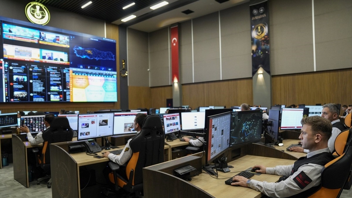 Jandarmadan yapay zeka uygulamalarını “dijital dost” haline getirenlere uyarı