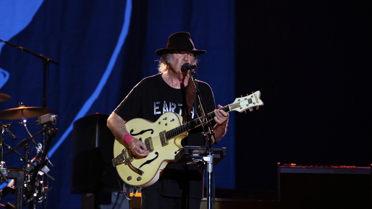 Kanadalı müzisyen Neil Young, şarkısını mitinginde kullanan Trump’a dava açtı Kanadalı müzisyen Neil Young, şarkısını mitinginde kullanan Trump’a dava açtı