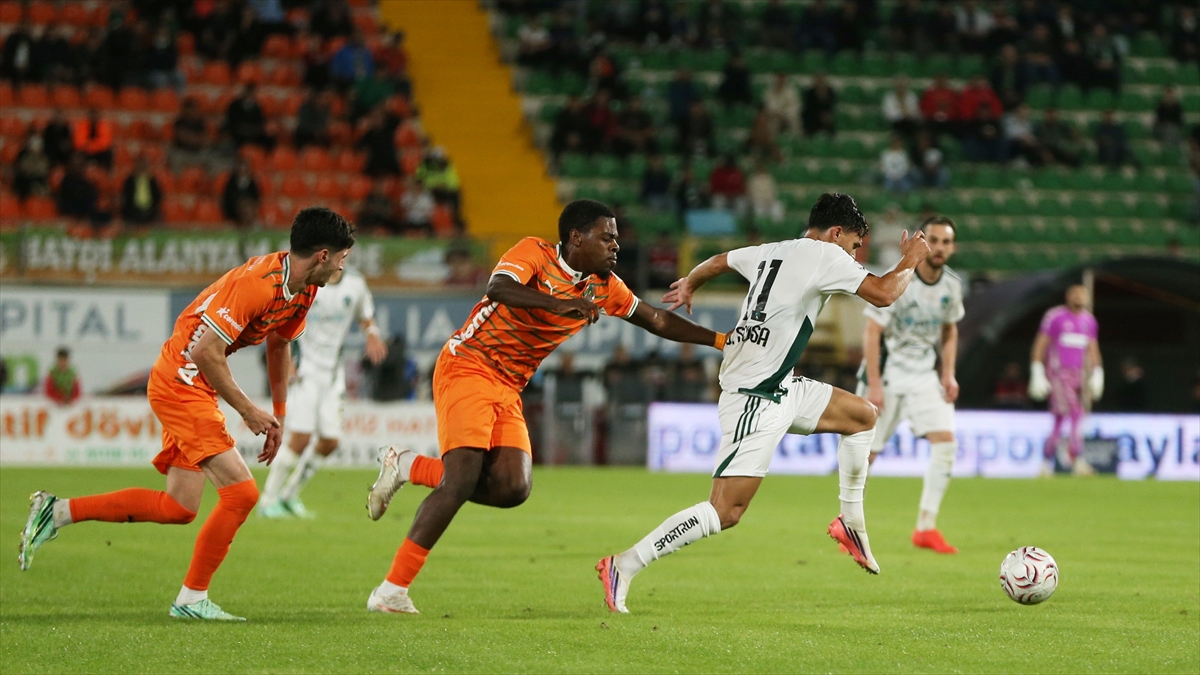 Kocaelispor, Alanyaspor’u deplasmanda 2 golle geçti Kocaelispor, Alanyaspor’u deplasmanda 2 golle geçti