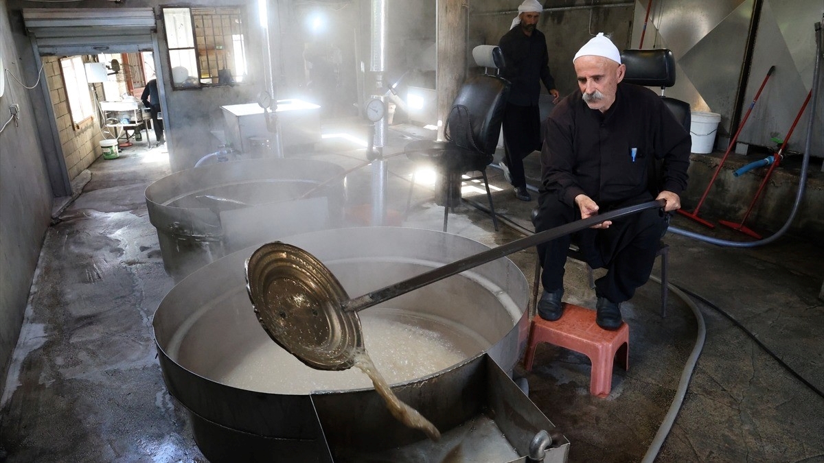 Lübnan’da üreticiler, İsrail saldırıları sürerken asırlık pekmez geleneğini yaşatıyor Lübnan’da üreticiler, İsrail saldırıları sürerken asırlık pekmez geleneğini yaşatıyor