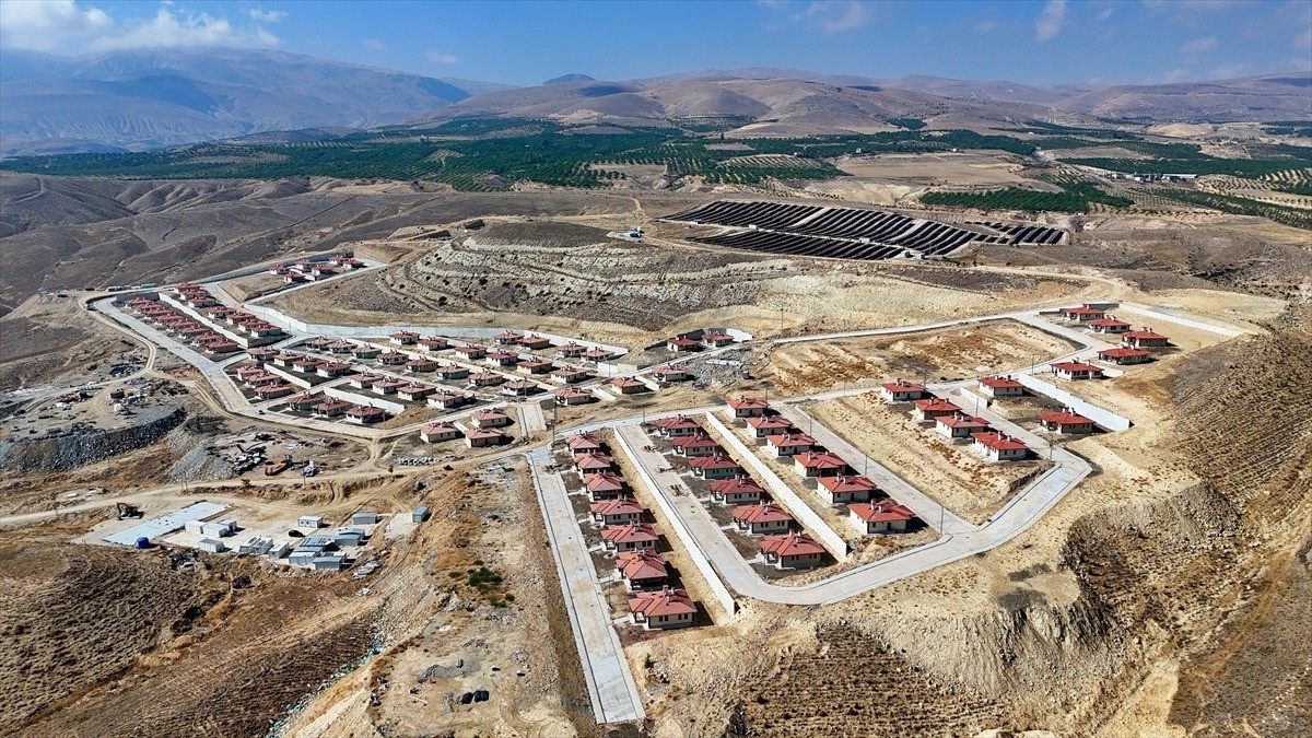 Malatya’da deprem konutlarının hak sahiplerine teslimi devam ediyor