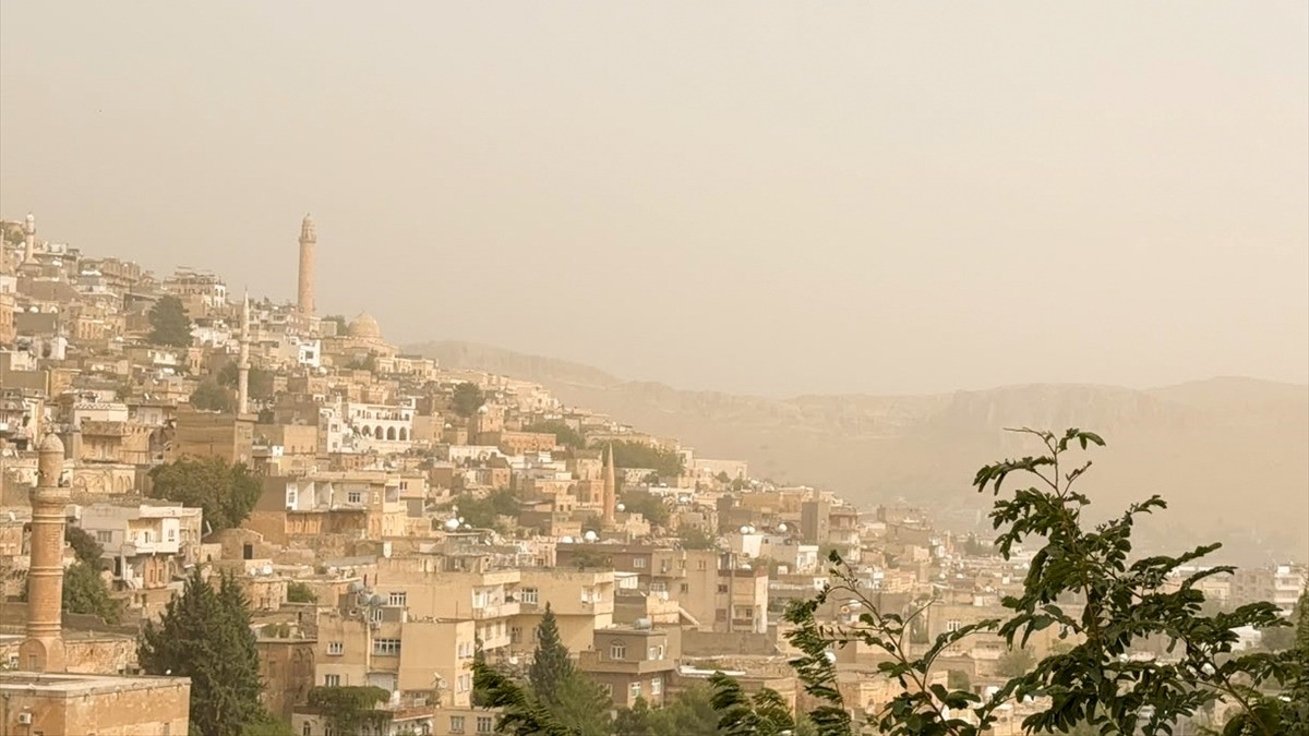 Mardin’de toz taşınımı etkili oldu Mardin’de toz taşınımı etkili oldu