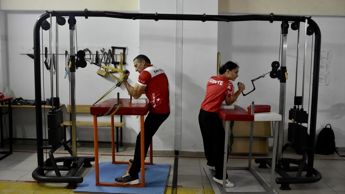 Milli sporcular, Dünya Bilek Güreşi Şampiyonası için güç depoluyor Milli sporcular, Dünya Bilek Güreşi Şampiyonası için güç depoluyor
