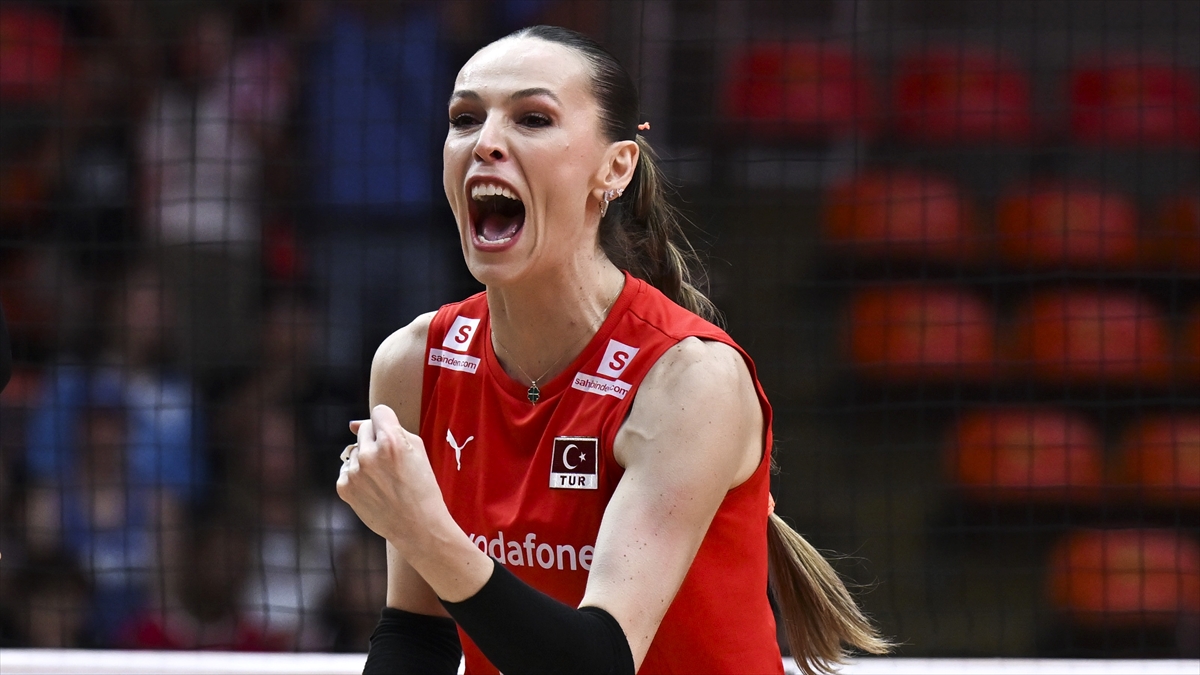 Milli voleybolcu Eda Erdem, kariyerini İletişim Başkanlığının “Ayın Tarihi” dergisine değerlendirdi
