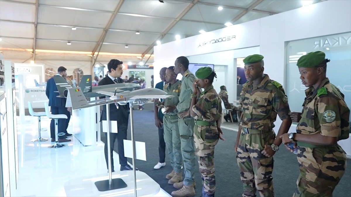 Modern savunma teknolojileri Afrika’da vitrine çıkıyor Modern savunma teknolojileri Afrika’da vitrine çıkıyor