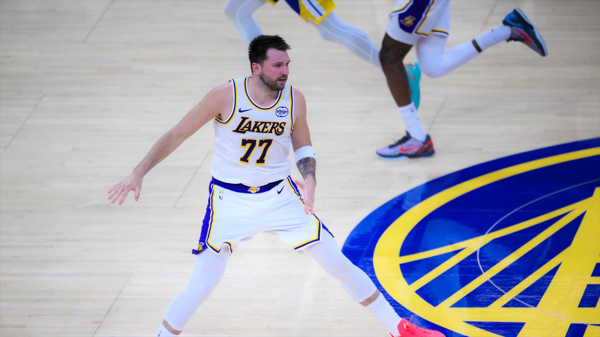 NBA’de Lakers, Luka Doncic’in 41 sayı attığı maçta sezonun ilk mağlubiyetini aldı NBA’de Lakers, Luka Doncic’in 41 sayı attığı maçta sezonun ilk mağlubiyetini aldı