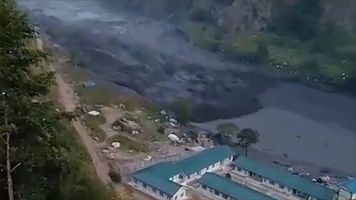 Nepal’de meydana gelen sel nedeniyle çok sayıda yerleşim yeri tahliye edildi Nepal’de meydana gelen sel nedeniyle çok sayıda yerleşim yeri tahliye edildi