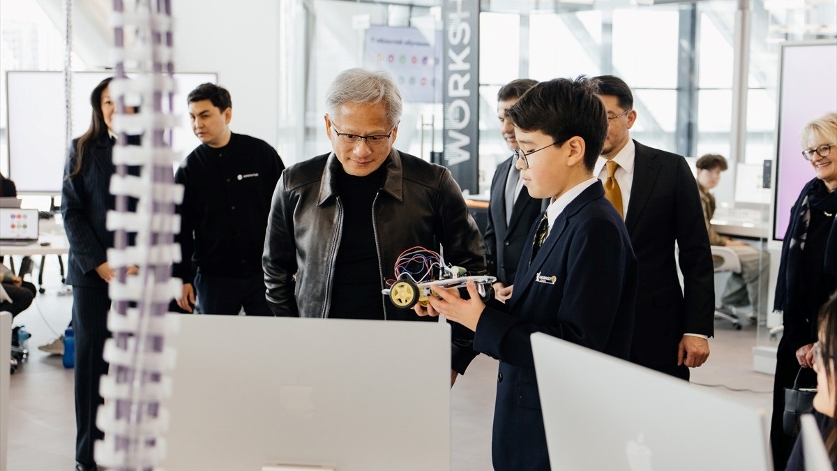 NVIDIA’nın CEO’su Huang, Kazakistan’ın küresel bir fiziksel yapay zeka merkezi olabileceğini söyledi