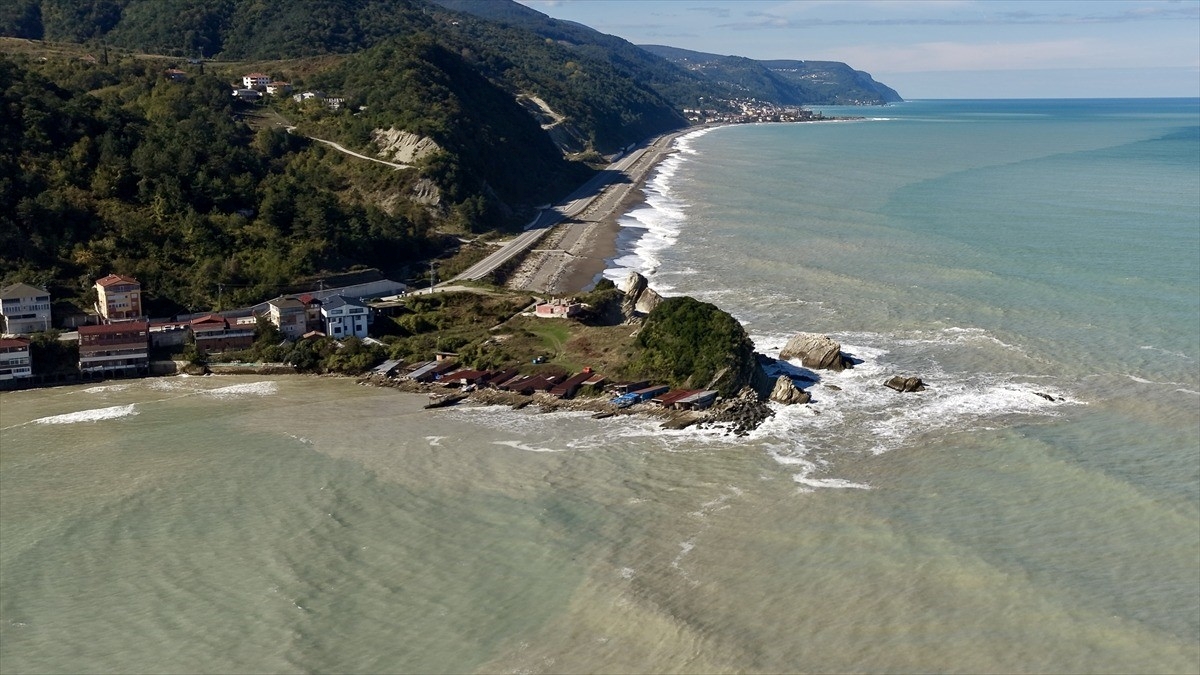 Sağanak sonrası Karadeniz’de renk değişimi yaşandı Sağanak sonrası Karadeniz’de renk değişimi yaşandı