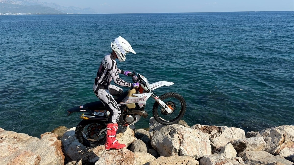 Sea to Sky Enduro Motosiklet Yarışı, özel etapla Kemer’de başladı Sea to Sky Enduro Motosiklet Yarışı, özel etapla Kemer’de başladı