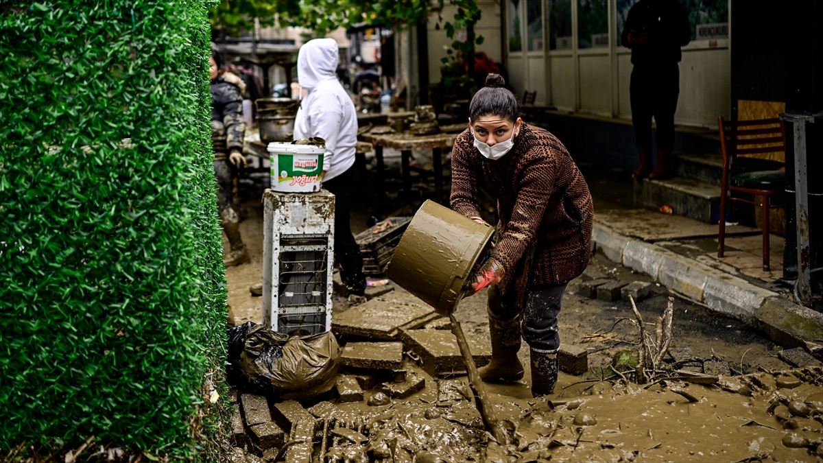 Selden etkilenen İstanbul’a 230 milyon lira daha kaynak aktarıldı Selden etkilenen İstanbul’a 230 milyon lira daha kaynak aktarıldı