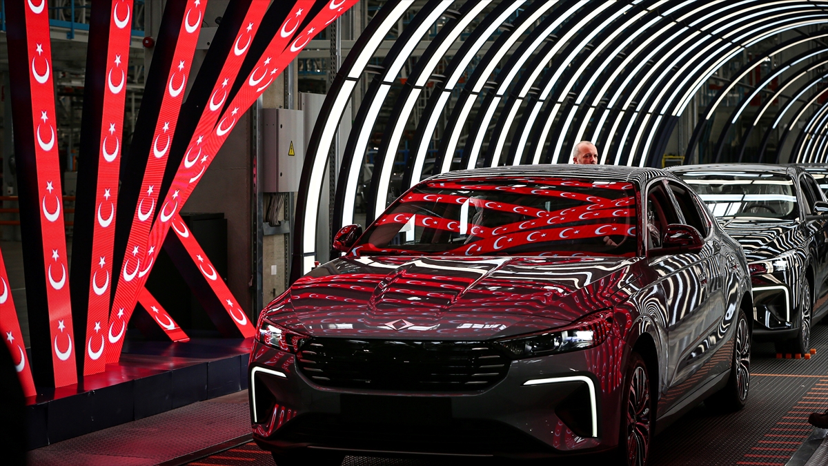 Türkiye’de ocak-eylül döneminde satılan otomobillerin yarıdan fazlasını elektrikli ve hibritler oluşturdu Türkiye’de ocak-eylül döneminde satılan otomobillerin yarıdan fazlasını elektrikli ve hibritler oluşturdu