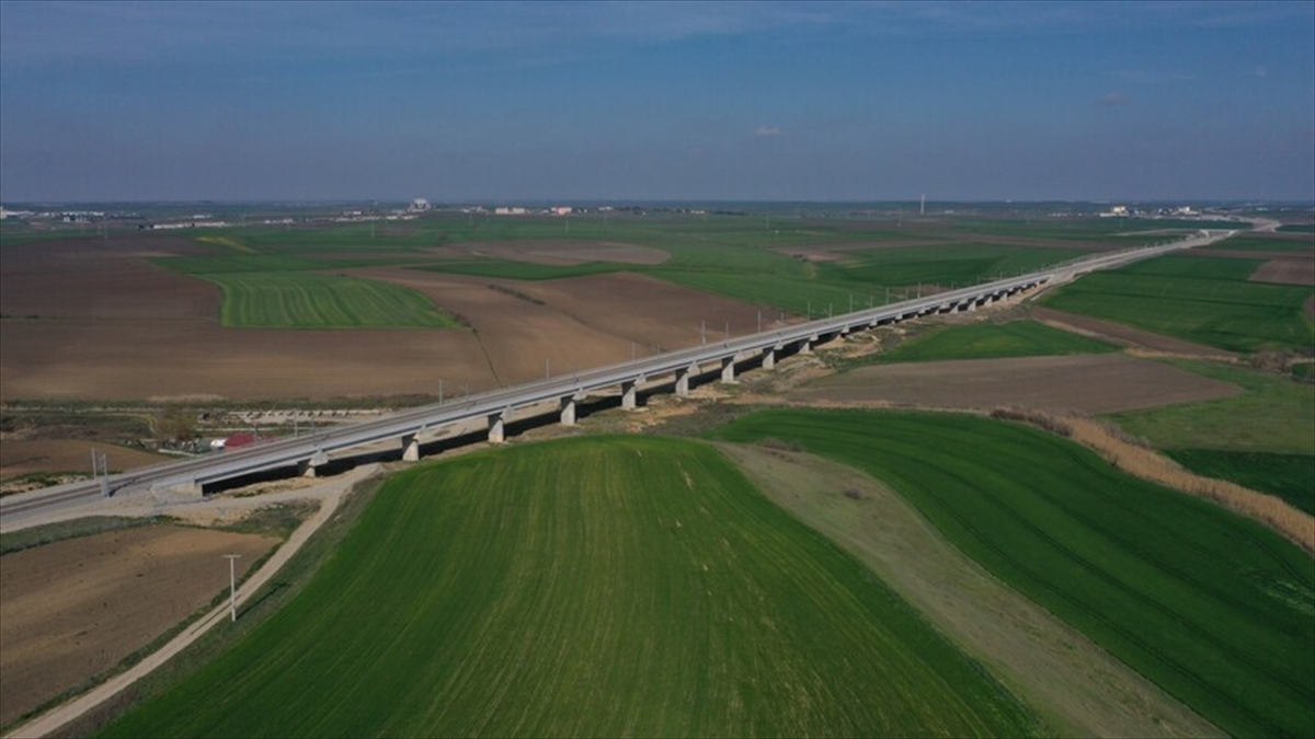 Türkiye’nin demir yolu hat uzunluğu gelecek yıl 15 bin kilometreye yaklaşacak Türkiye’nin demir yolu hat uzunluğu gelecek yıl 15 bin kilometreye yaklaşacak